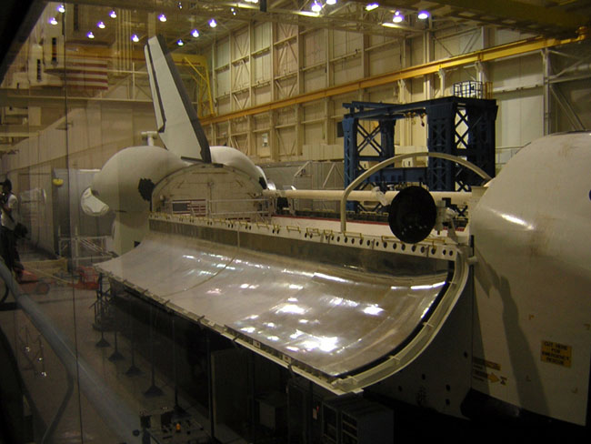 h_space_shuttle_bay