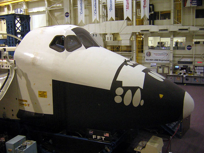 h_space_shuttle_nose